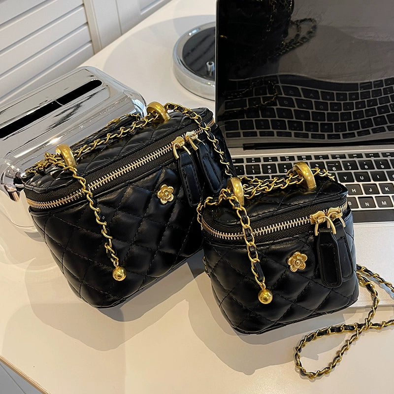 Cross Body Bucket Bag w Chain