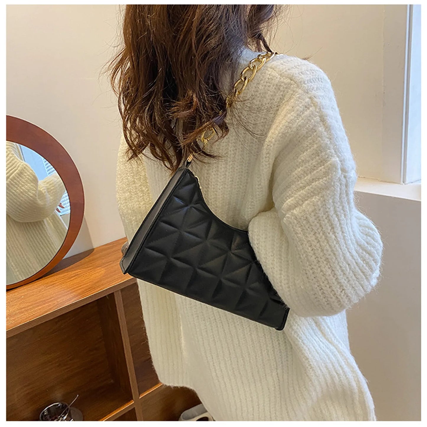 Diamond Pattern Shoulder Chain Underarm Bag